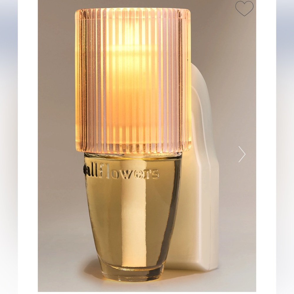 bath and body works Champagne Sparkly Fluted Nightlight Wallflowers Plug